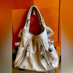 BRUCE MAKOWSKY LG JAKARTA
CREME SHOULDER BAG